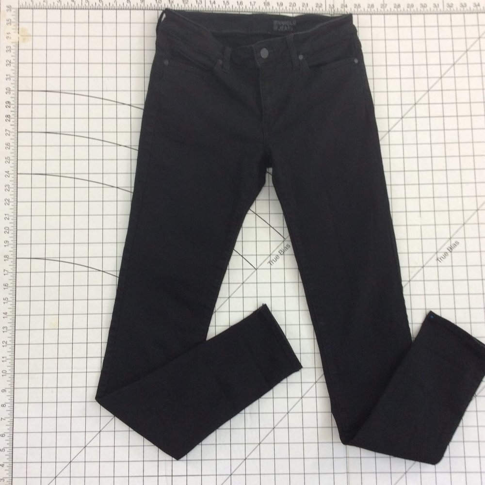 Uniglo 5-Pocket Skinnyfit Jeans, Black. Size 29